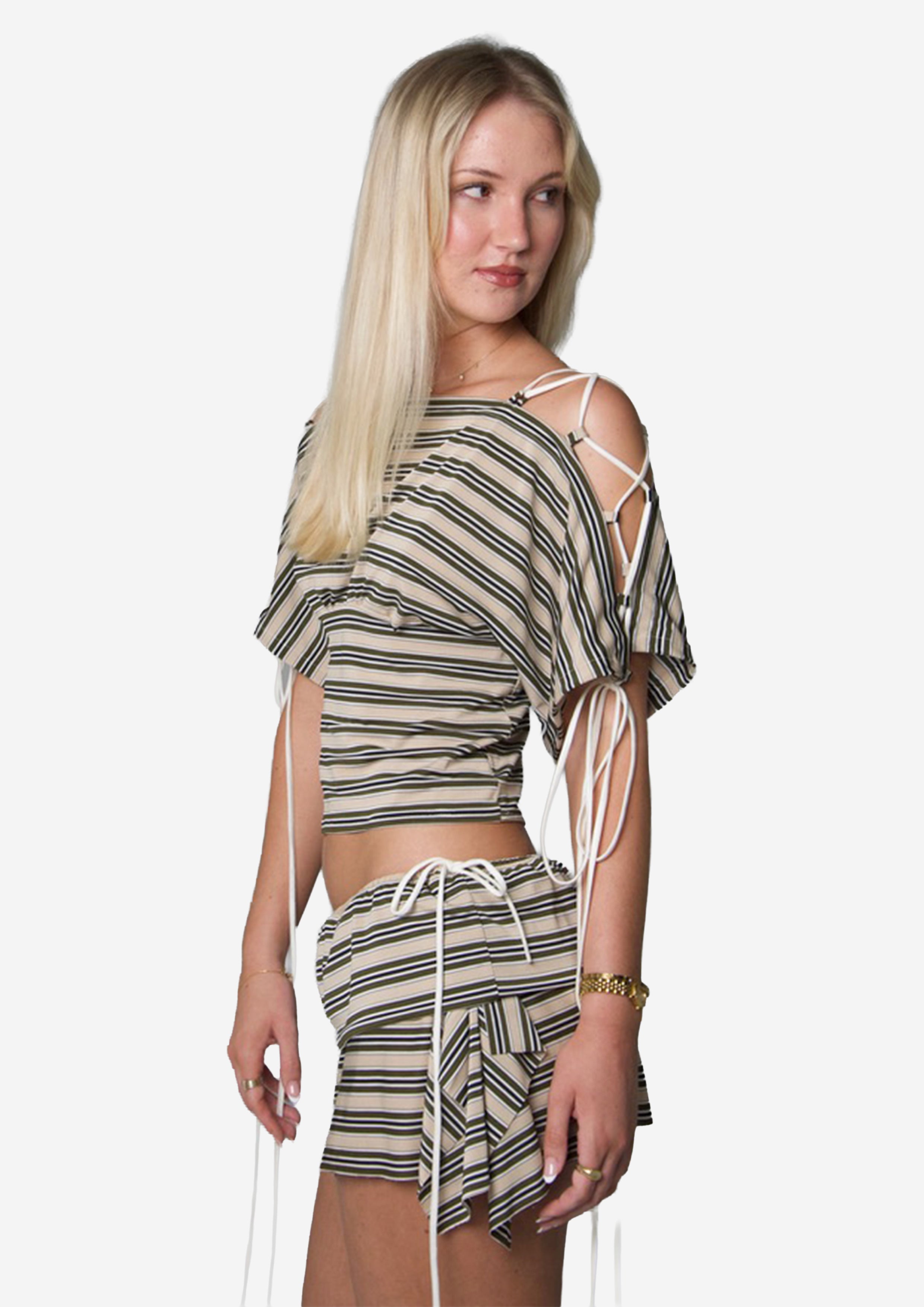 HAND MADE CRÈME CROSS TOP